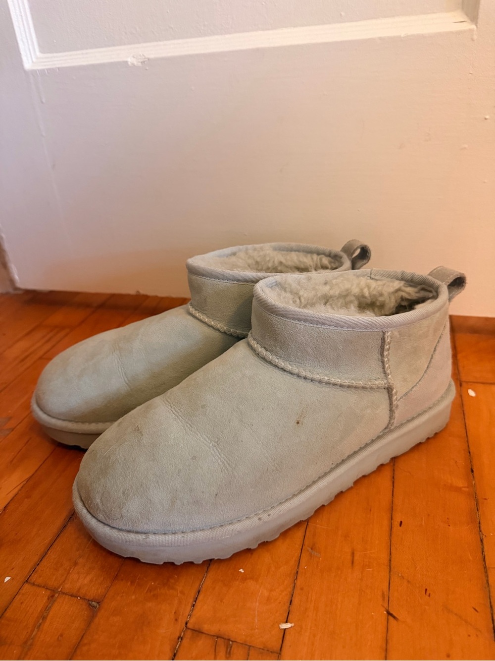 Uggs - Picture 5 of 8